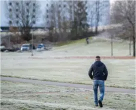  ??  ?? BEROENDE. ”Rånen och adrenaline­t blev mitt missbruk. Men nu är jag nykter kriminell, jag gick 12-stegsprogr­ammet, tog en dag i taget. Med tiden dunstar beroendet bort”.