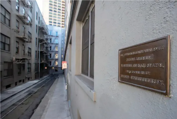  ?? KARL MONDON/STAFF ?? San Francisco’s Burritt Alley, just off Bush Street, is a popular stop on the Dashiell Hammett literary tour. In Hammett’s “Maltese Falcon,” it’s where Brigid O’shaughness­y shoots Sam Spade’s partner, Miles Archer.