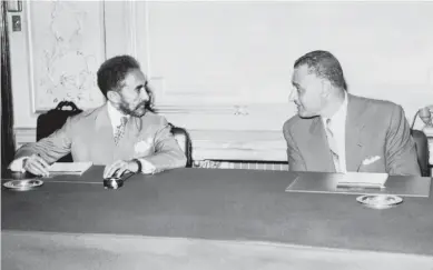  ?? (Staff/AFP via Getty Images) ?? EGYPTIAN PRESIDENT Gamal Abdel Nasser (R) meets with Ethiopian Emperor Haile Selassie in Cairo, 1950s.