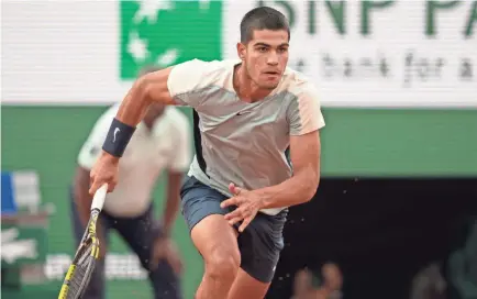  ?? SUSAN MULLANE/USA TODAY SPORTS ?? Carlos Alcaraz needed less than two hours to knock out Juan Ignacio Londero in the first round of the French Open 6-4, 6-2, 6-0 Sunday at Roland-Garros.