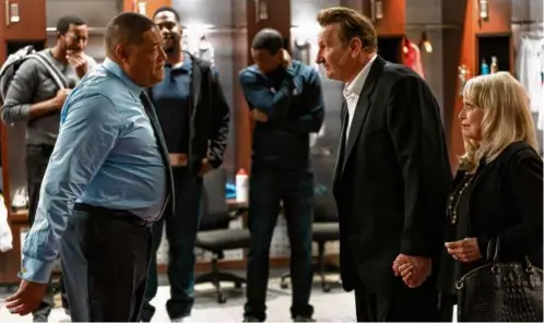  ?? KelseY McneAl ?? From left: Laurence Fishburne, Ed O’Neill, and Jacki Weaver in FX’s “Clipped.”