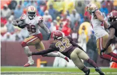  ?? AP ?? El de los 49ers Tevin Coleman, izquierda, en un partido ante los Washington Redskins el pasado domingo.