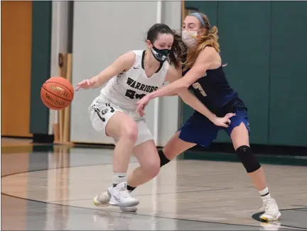  ?? AUSTIN HERTZOG - MEDIANEWS GROUP ?? Spring-Ford’s Lucy Olsen, right, pokes the ball away from Methacton’s Nicole Timko during the second half Thursday.