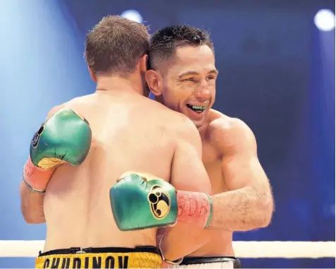  ?? Foto: Imago ?? Obgleich Felix Sturm (rechts) reichlich lädiert aus dem Kampf gegen den Russen Fjodor Tschudinow kam, sahen ihn die Punktricht­er als Sieger.