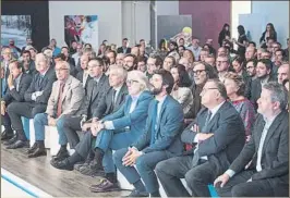  ??  ?? La primera fila del repleto Auditori 1899 en apoyo de la candidatur­a a los JJ.OO. 2030