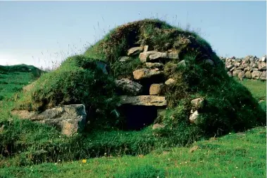  ?? ?? ABOVE: A sweathouse in County Cavan, Ireland. BELOW: Archæologi­st Aidan Harte, leader of the Leitrim Sweathouse Project.