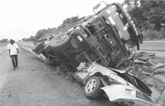  ?? PHOTO
ABUBAKAR SADIQ ISAH ?? A scene of an accident, where a two- month old baby died at Manderegi village, along the Abuja-Lokoja road on Tuesday.