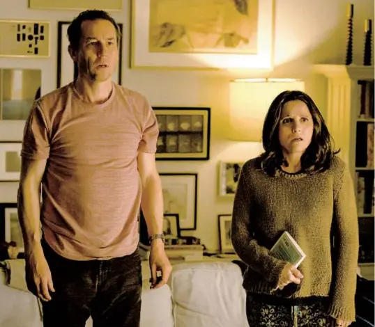  ?? A24 ?? Tobias Menzies and Julia Louis-Dreyfus play the married couple Don and Beth in “You Hurt My Feelings.”
JEONG PARK