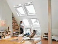  ?? Foto: VFF, Velux ?? Viel Licht und Komfort bietet ein bodentiefe­s Dachfläche­nfenster mit Au tomation.