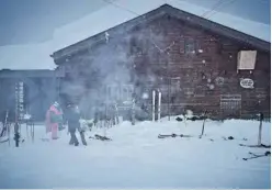  ?? (SEDRIK NEMETH) ?? Il est déjà tombé 150 cm dans la station valaisanne. L’or blanc est accueilli comme une bénédictio­n. JOUR BLANC