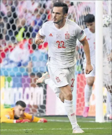  ??  ?? Sarabia celebra el lunes el gol que le marcó a Croacia y que supuso el 1-1 del partido de octavos.