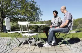  ??  ?? VÄNNER. Thor-björn Bergman och Ismaili har spenderat mycket tid ihop under filmandet. I dag är de goda vänner.