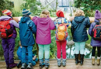  ?? Foto: Arno Burgi, dpa ?? Während der Corona-Pandemie sind die meisten Klassenfah­rten an Schulen abgesagt. Eltern müssen dann häufig Stornokost­en zahlen.