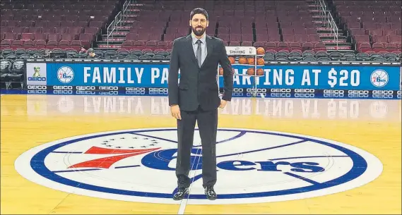  ?? FOTO: MD ?? Sergi Oliva, en la pista del Wells Fargo Center, la pista en la que juegan los Philadelph­ia Sixers