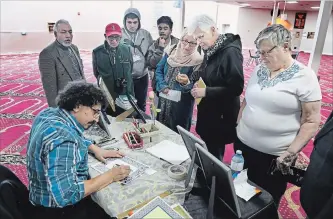  ?? PHOTOS BY SCOTT GARDNER THE HAMILTON SPECTATOR ?? The Hamilton Downtown Mosque held an open house Saturday. Close to 200 visitors enjoyed a chance to experience the mosque. Here, Abdelhamid Mosbah demonstrat­es Arabic calligraph­y.