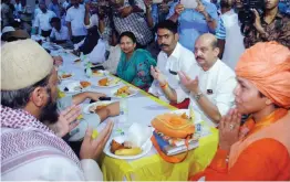  ?? — PTI ?? Muslims at an iftar party, organised by Mankameswa­r temple mahant Diviya Giri, in Lucknow on Sunday.