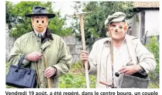  ??  ?? Vendredi 19 août, a été repéré, dans le centre bourg, un couple d’épouvantai­ls surnommés les « Filatous ». Mais qui se cache derrière les masques ?