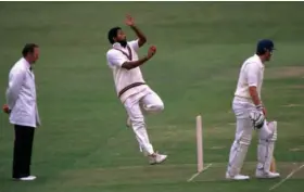  ?? ADRIAN MURRELL / ALLSPORT ?? FEARSOME: Sir Andy Roberts, here in action against England at Lord’s in 1980, was one of the world’s fastest bowlers