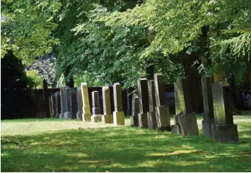  ?? Foto: Marcus Merk ?? Viele Nachkommen der Fischacher Juden besuchten immer wieder den Friedhof ihrer Gemeinde.