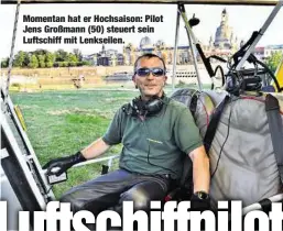  ??  ?? Momentan hat er Hochsaison: Pilot Jens Großmann (50) steuert sein Luftschiff mit Lenkseilen.