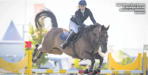  ?? KEVIN SCOTT ?? Right balance: Kerry Brennan
on Wellington M at the Balmoral Show yesterday.
