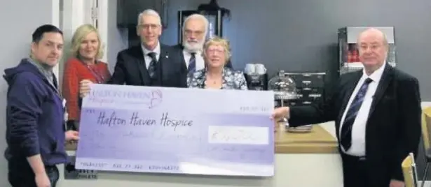  ??  ?? Fleur De Lys Foundation has made a £1,000 donation to Halton Haven. Pictured L-R: Kevin Matthews HH, Karen Eden HH, Michael Hamilton, David Redhead, Linda Redhead and Jack Gore all representi­ng the Fleur De Lys