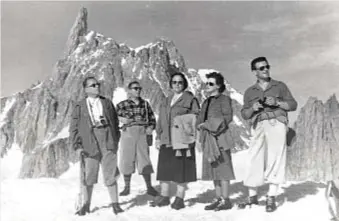  ?? ?? Da sinistra Palmiro Togliatti, Nilde Iotti e la loro cuoca Adalgisa Maffei a Courmayeur nel 1953.
A destra Nilde Iotti e la figlia adottiva Marisa Malagoli nel 1980