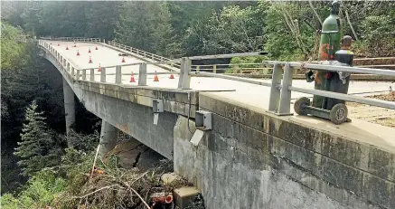  ??  ?? Damage to the Pfeiffer Canyon Bridge after the heavy rains.