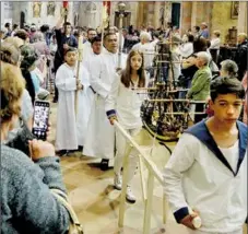  ?? - Crédits : MZ ?? Procession des marins jusqu’à l’abbatiale.