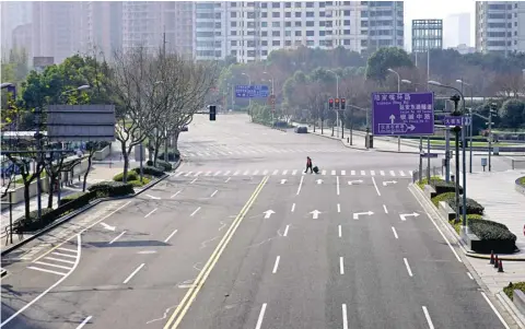  ?? | Reuters ?? Притеснени­ята от заразяване оставиха пусти китайските улици