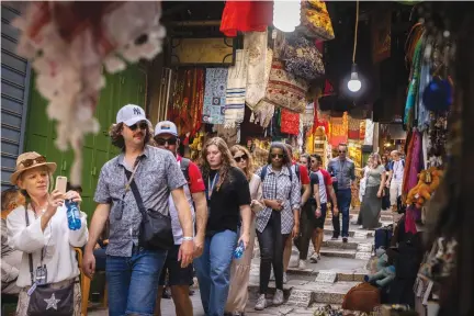  ?? (Olivier Fitoussi/Flash90) ?? TOURISTS ARE returning to Jerusalem’s Old City.