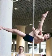  ?? ?? À seulement 15 ans, Oscar Vita pratique la pole dance depuis presque cinq ans.