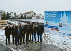  ?? Foto: Jonathan Mayer ?? Bei der Einweihung waren: (von links) Jochen Mittring (RV), Thomas Schneider (RV), Roland Brenner (RV), Paul Seitz, Franz Miller (RV), Josef Waltl, Gökhan Güven (BIG), Manfred Wemmer, Holger Dünzl (BIG), Ulrich Müller.