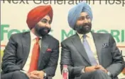  ?? HT FILE PHOTO ?? ■ Former Fortis Healthcare owners Shivinder Mohan Singh (L) and Malvinder Mohan Singh.