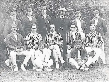  ?? Picture: dover-kent.com ?? The Kent Cricket Team of 1919, with William John Fairservic­e seated bottom left, who would later become landlord of The White Horse