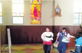  ?? CORTESÍA HANNYA GÓMEZ ?? La pequeña fue encontrada en una banca de la catedral.