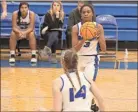  ?? Barbara Hall ?? Gordon Central senior post player Kim Passley passes the ball to teammate Addy Sisson during the team’s game at Fannin County Friday night.