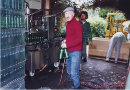  ?? Photos Ian Donaldson. ?? LEFT Bottling the first vintage in the driveway, 1991.