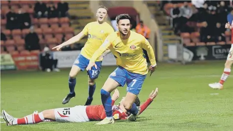  ?? ?? Leon Dajaku rounds off the scoring for Sunderland against Crewe Alexandra.