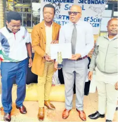  ?? ?? Aquadene Secondary School receives an award for their poultry project - P Mkhize, Ithuba founder Thabani Ngubane, principal Mr SG Phakathi and C Biyela