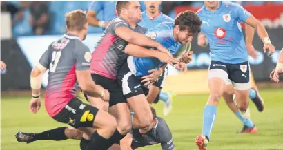  ?? Picture: Gallo Images ?? GOING DOWN. Hennie Skorbinski of the Pumas tackles JT Jackson of the Blue Bulls during the Currie Cup match at Loftus Versfeld in Pretoria last night.