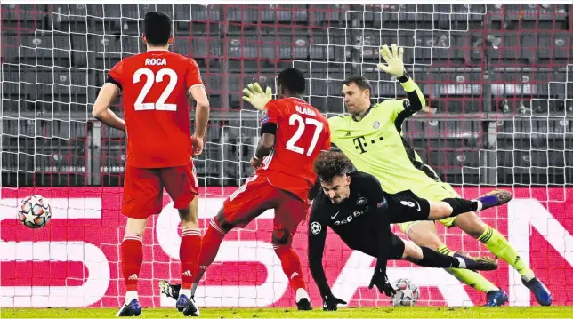  ??  ?? Nur ein Tor: Salzburg fand bei den Bayern fünf Topchancen vor, doch nur Mergim Berisha konnte Manuel Neuer im Tor der Münchner bezwingen. Deshalb setzte es eine 1:3-Niederlage