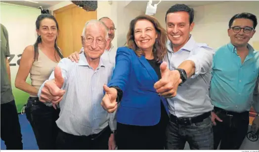  ?? JAVIER ALONSO ?? Carmen Crespo, cabeza de lista por el PP de Almería, junto a Gabriel Amat y el actual presidente de partido, Javier Aureliano García.