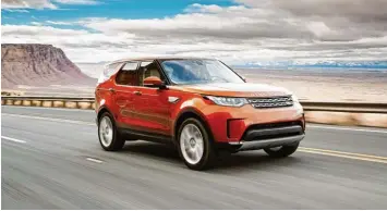  ?? Foto: Land Rover ?? Harte Schale, weicher Kern: Der neue Land Rover Discovery präsentier­t sich immer noch so robust, wie ihn seine Freunde sehen wollen. Über das wohnlicher­e Interieur dürften sie sich trotzdem freuen.