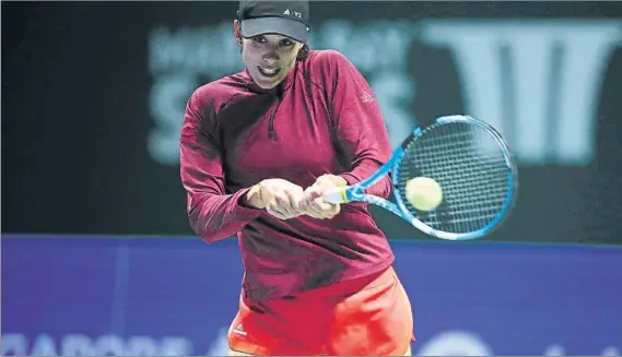  ?? FOTO: GETTY ?? Garbiñe Muguruza entrenando en el Singapur Sports Hub, donde se disputan las finales de la WTA, a la espera de su debut hoy ante la letona Jelena Ostapenko