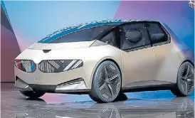  ??  ?? Sustentabl­e. El BMW i Vision Circular hecho de materiales reciclados.