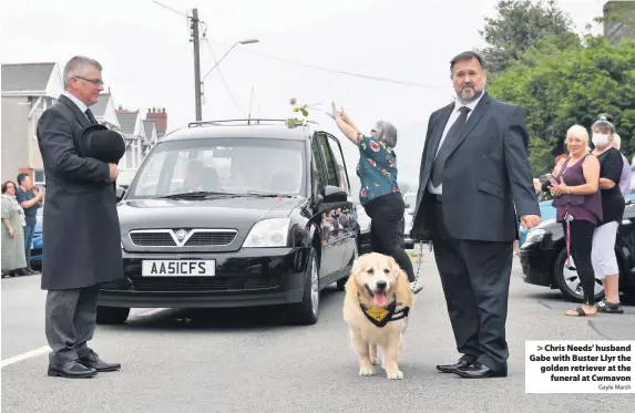  ?? Gayle Marsh ?? > Chris Needs’ husband Gabe with Buster Llyr the golden retriever at the funeral at Cwmavon