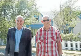  ?? PHOTO: DANIEL WHITFIELD ?? Gary Denton, left, and Bruce Murray are keen for Tawa locals to learn more about the suburb they live in.