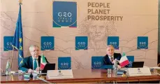  ??  ?? EPA
Prima riunione a presidenza italiana. A sinistra il ministro dell’Economia Daniele Franco e accanto il Governator­e Ignazio Visco in videoconfe­renza con i colleghi del G20