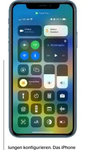  ?? ?? Im Kontrollze­ntrum erreichst du mit einem Handgriff viele nützliche Funktionen. Die im unteren
Teil kannst du selbst zusammenst­ellen.